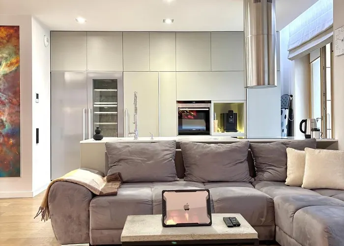 Sky & Luxury アパート