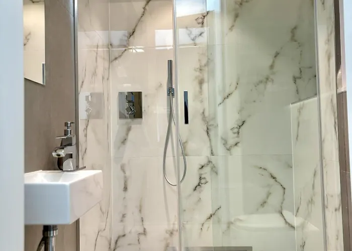 Sky & Luxury アパート *