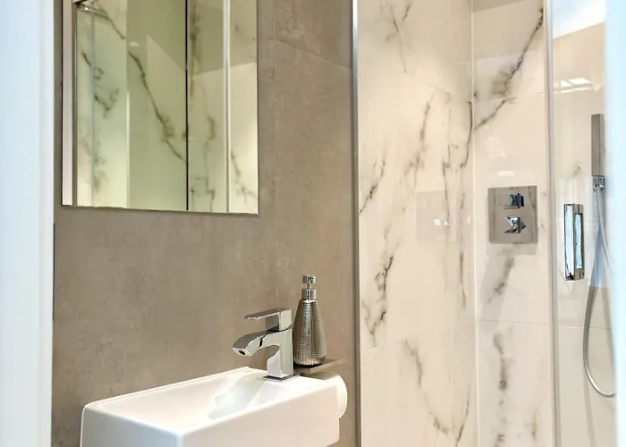 Sky & Luxury ワルシャワ